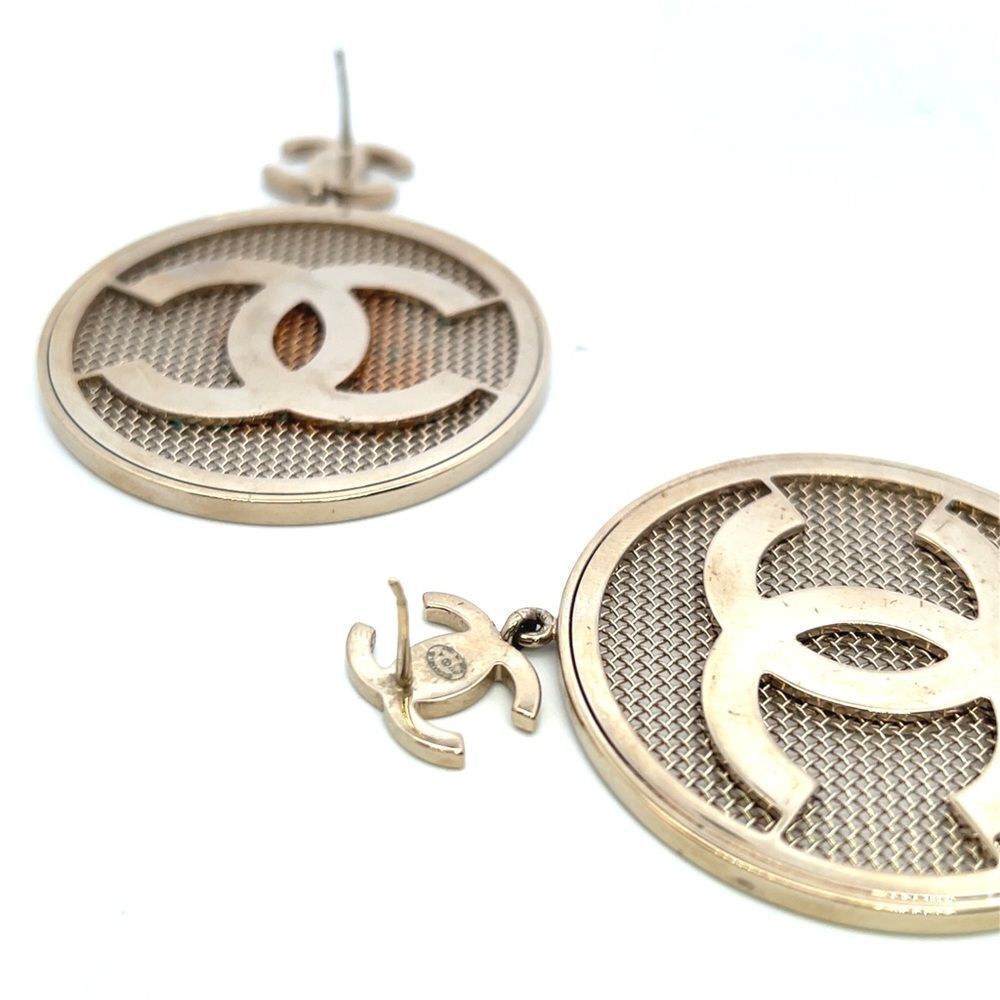 Chanel Coco Mark Mesh Round Earrings Gold Color - Picture 3 of 4